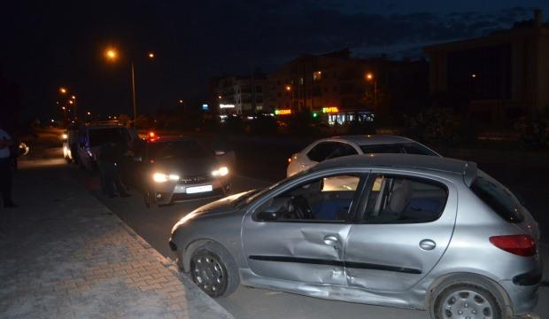 Aydın'da "dur" ihtarına uymayan otomobil polise çarptı