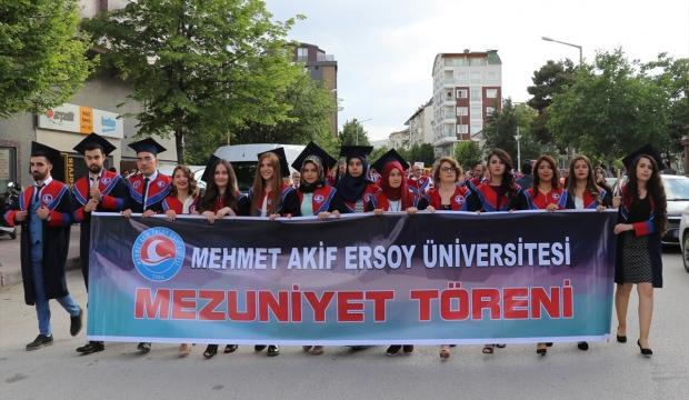 Burdur Mehmet Akif Ersoy Üniversitesinde mezuniyet heyecanı