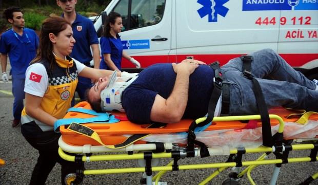 GÜNCELLEME - Kemer'de minibüsle midibüs çarpıştı: 3 ölü, 12 yaralı