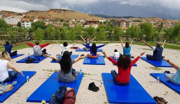 Avanoslu kadınlar yoga etkinliğinde buluştu