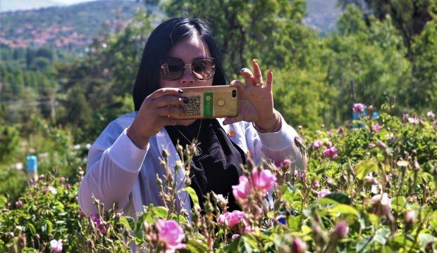 Yabancı turistlerin yeni gözdesi: Isparta gül bahçeleri