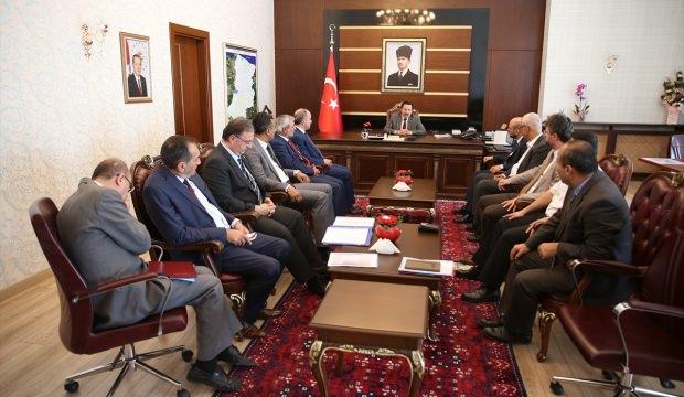 Vali Balkanlıoğlu seçim öncesi parti il başkanlarıyla toplantı yaptı