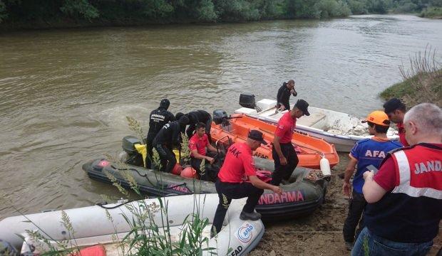 Sakarya Nehri'ne düşen 2 kişinin kaybolması
