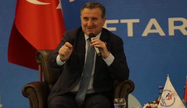 Bakan Bak ilk iftarı gençlerle yaptı