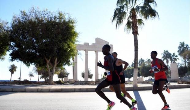 Mersin Uluslararası Maratonu ilk hedefine ulaştı