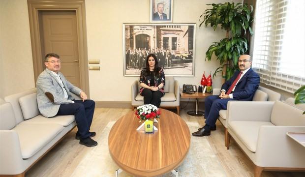 Bakan Sarıeroğlu Adana’da kent yöneticileriyle buluştu