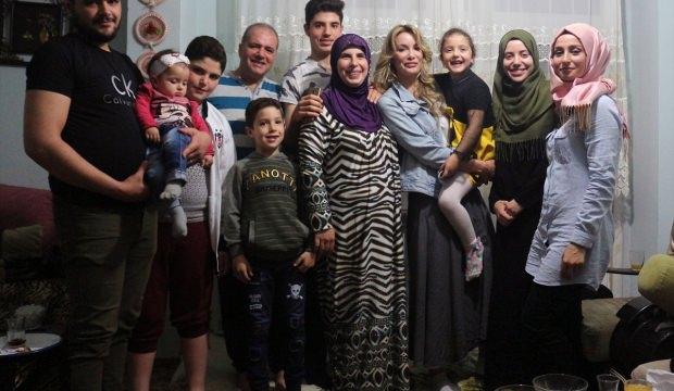Oyuncu Gamze Özçelik, Suriyeli aileyle iftar yaptı
