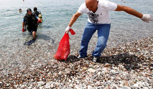 Konyaaltı'nda uluslararası kıyı temizliği yapıldı
