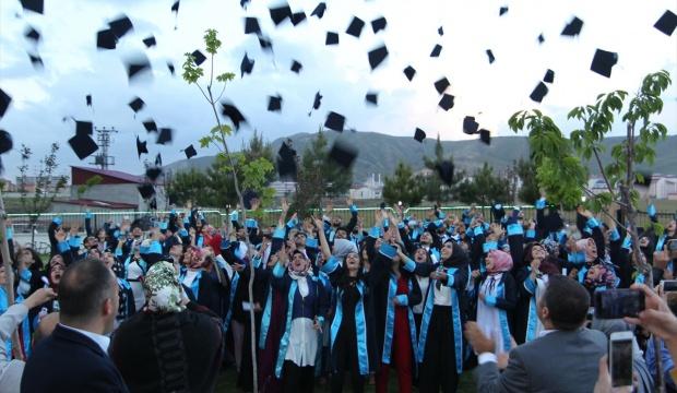 Sosyal Bilimler MYO'da mezuniyet töreni