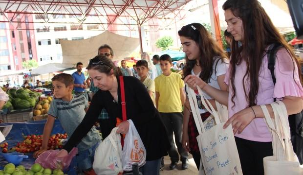 Siirt'te öğrencilerden bez çanta kampanyası