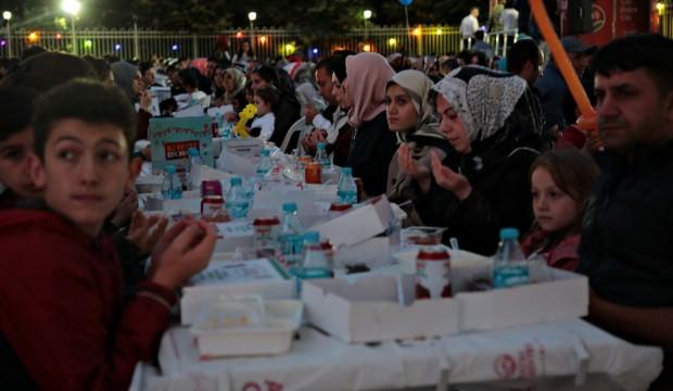 Yetimler 'Yeryüzü Sofrası'nda buluştu!