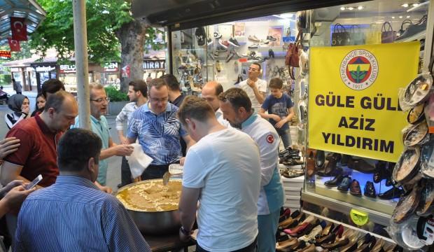 Aziz Yıldırım seçilemeyince helva dağıttı
