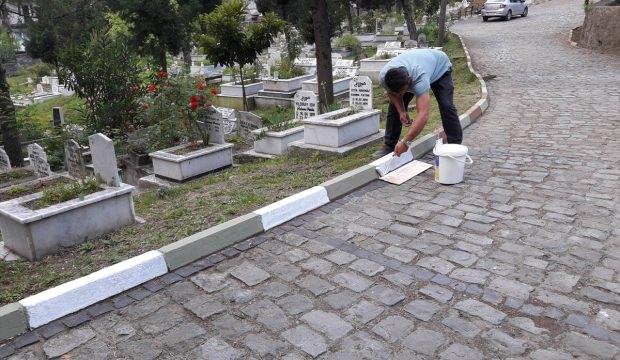 Ereğli'de mezarlıklar temizleniyor