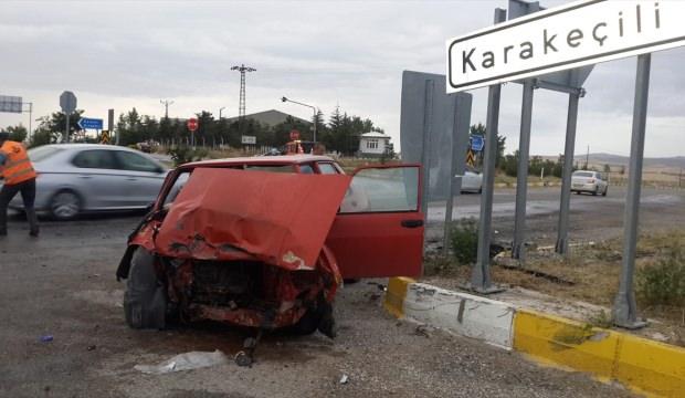 Kırıkkale'de iki otomobil çarpıştı: 8 yaralı