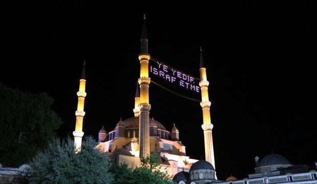 Selimiye Camisi'nde son teravih namazı