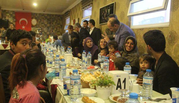 Vali Ustaoğlu, Suriyeliler ile iftar yaptı