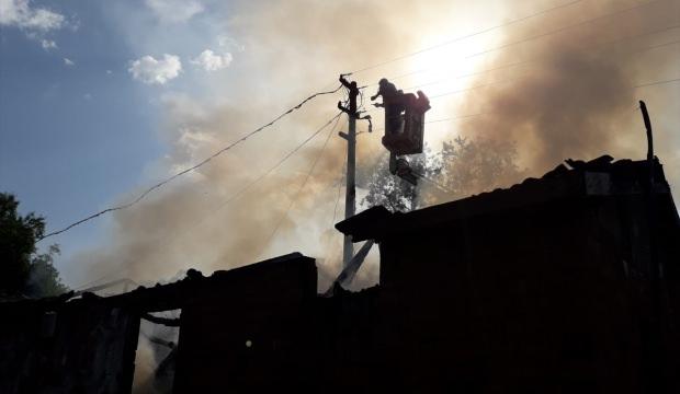 İvrindi'de samanlık yangını