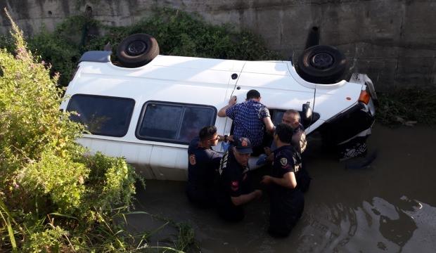 Aydın'da minibüs su kanalına devrildi: 1 yaralı