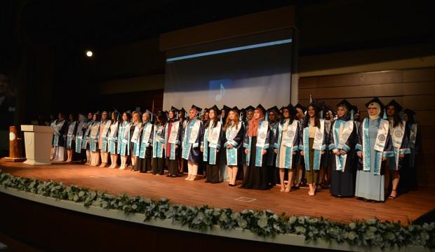 AYBÜ Sağlık Bilimleri Fakültesinde mezuniyet heyecanı