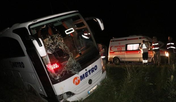 Yolcu otobüsü şarampole devrildi: 7 kişi yaralandı