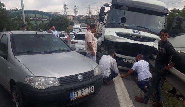 Kocaeli'de zincirleme trafik kazası: 3 yaralı