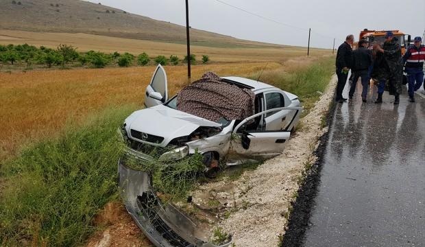 Burdur'da otomobil şarampole devrildi: 5 yaralı