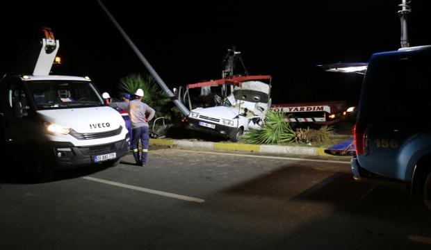 Aydın'da otomobil direğe çarptı: 1 ölü