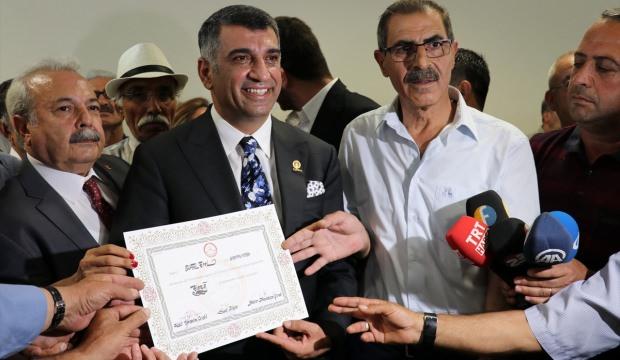 CHP Elazığ Milletvekili Erol mazbatasını aldı