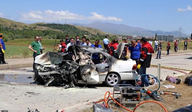 GÜNCELLEME - Sivas'ta iki otomobil çarpıştı: 5 ölü, 5 yaralı