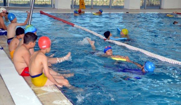 MŞÜ'de açılan yüzme kursuna ilgi