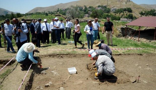 Bitlis Kalesi'nde 3 yıl aradan sonra kazı çalışmaları başladı