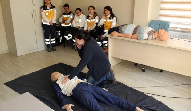 Edirne'de sağlıkçılara temel eğitim verildi