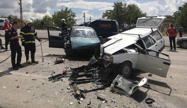 Karabük'te iki otomobil çarpıştı: 1 ölü, 7 yaralı