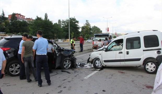 Samsun'da cip ile hafif ticari araç çarpıştı: 6 yaralı