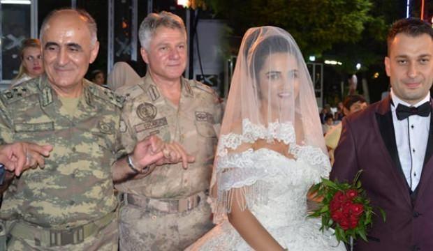 Komutanlar onun düğününe akın etti!