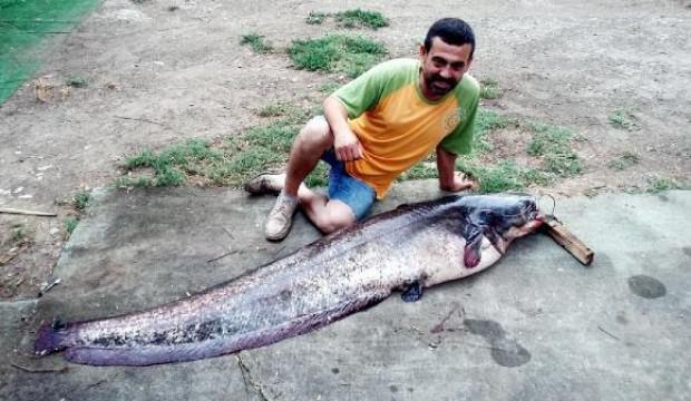 Oltayla gölde 2 metre 10 santim balık yakaladı
