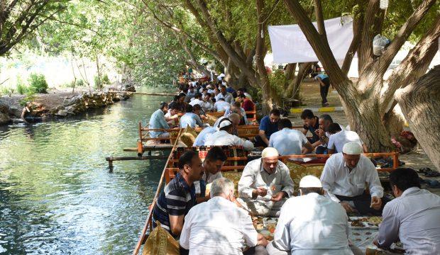 Mardin'de din görevlileri Beyazsu'da piknik yaptı