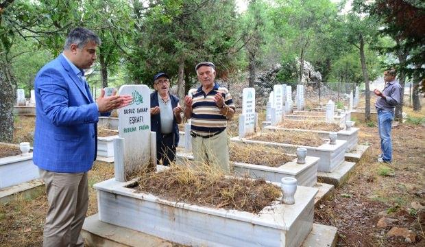 Hayırsever iş adamı köyünde 200 mezar yaptırdı