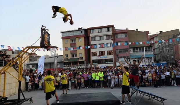 Hakkari'de akrobatik basketbol gösterisi