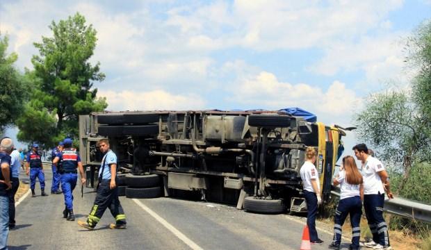 Muğla'da kamyon devrildi: 1 ölü