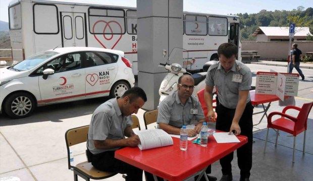 Hastane personelinden kan bağışına klipli destek