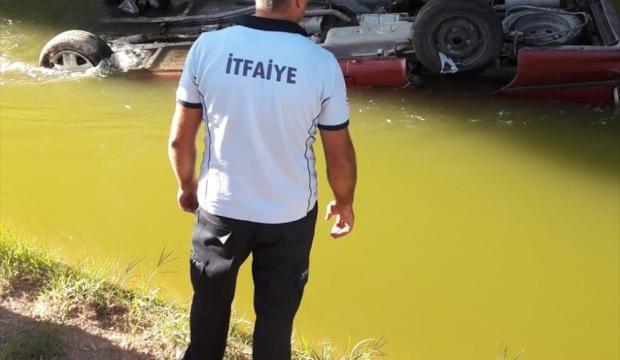Sulama kanalına devrilen aracın sürücüsü öldü