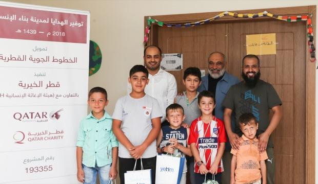 Suriyeli yetim çocuklara hediye