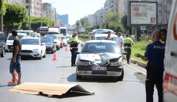 Antalya'da otomobilin çarptığı kadın öldü
