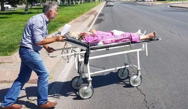 'Sokaktaki sedyeli hasta' hastaneyi karıştırdı!