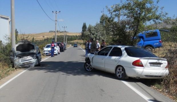 Kahramanmaraş'ta iki otomobil çarpıştı: 10 yaralı