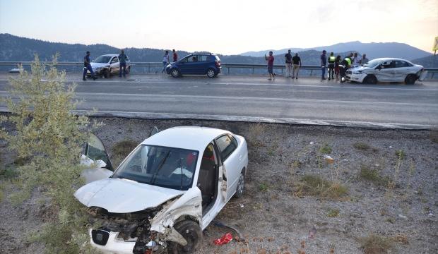 Antalya'da zincirleme trafik kazası: 9 yaralı