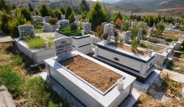 Mezar ziyaretinde dua ederken öldü