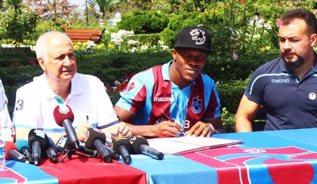 Trabzonspor'da Nwakaeme imzayı attı