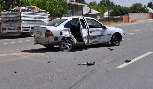 Patnos'ta düğün konvoyunda kaza: 1 yaralı
